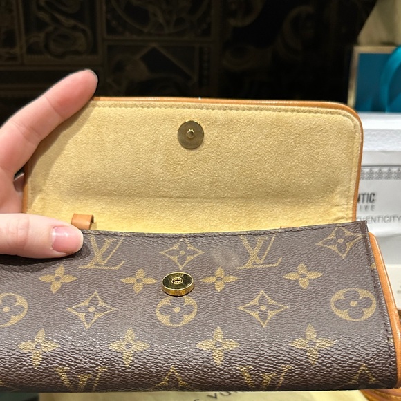 Authentic Vintage Louis Vuitton Twin Clutch - Picture 2 of 12